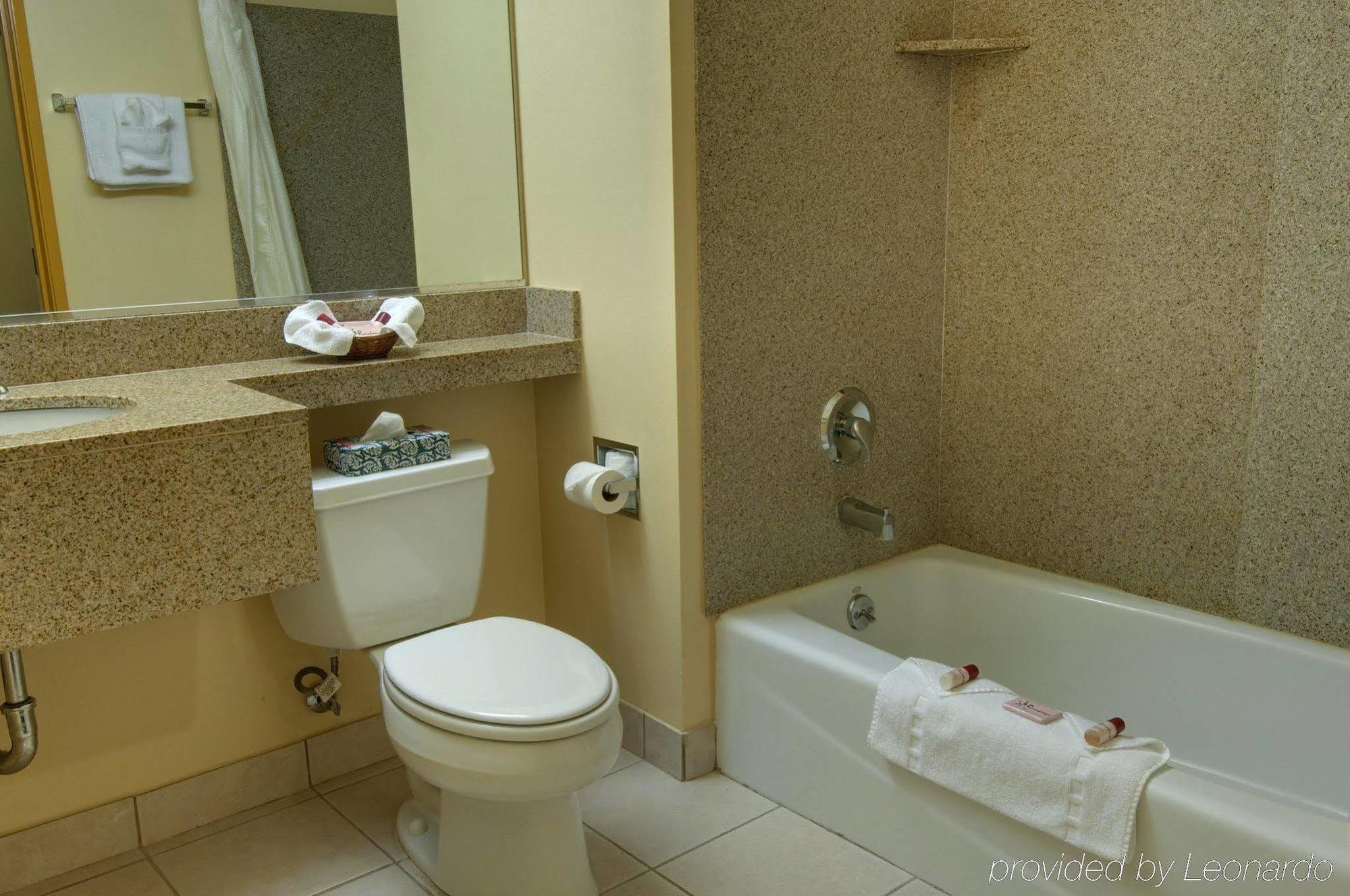 H3 Inn & Suites - Lax Airport - Los Angeles Inglewood Room photo